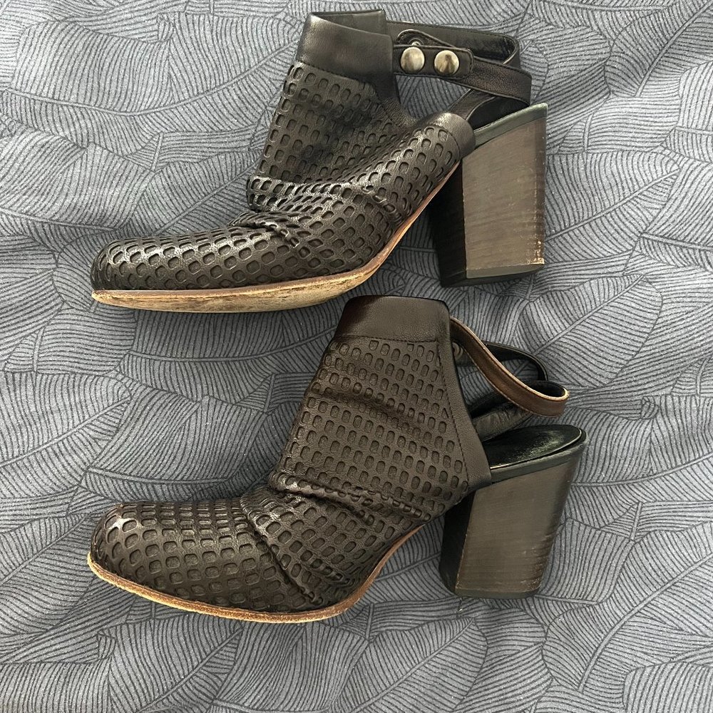 Woven black leather heels, size 38